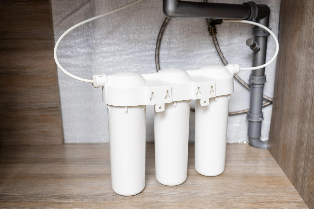 מערכת מים תת-כיורית